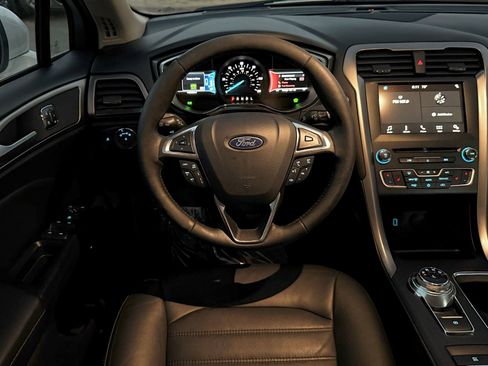 Used 2018 Ford Fusion SE w/ Equipment Group 602A image 28