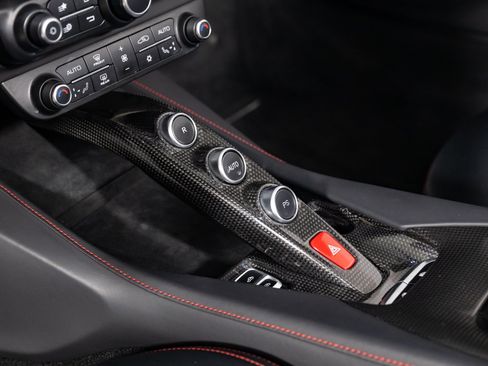 Used 2019 Ferrari Portofino RWD image 48