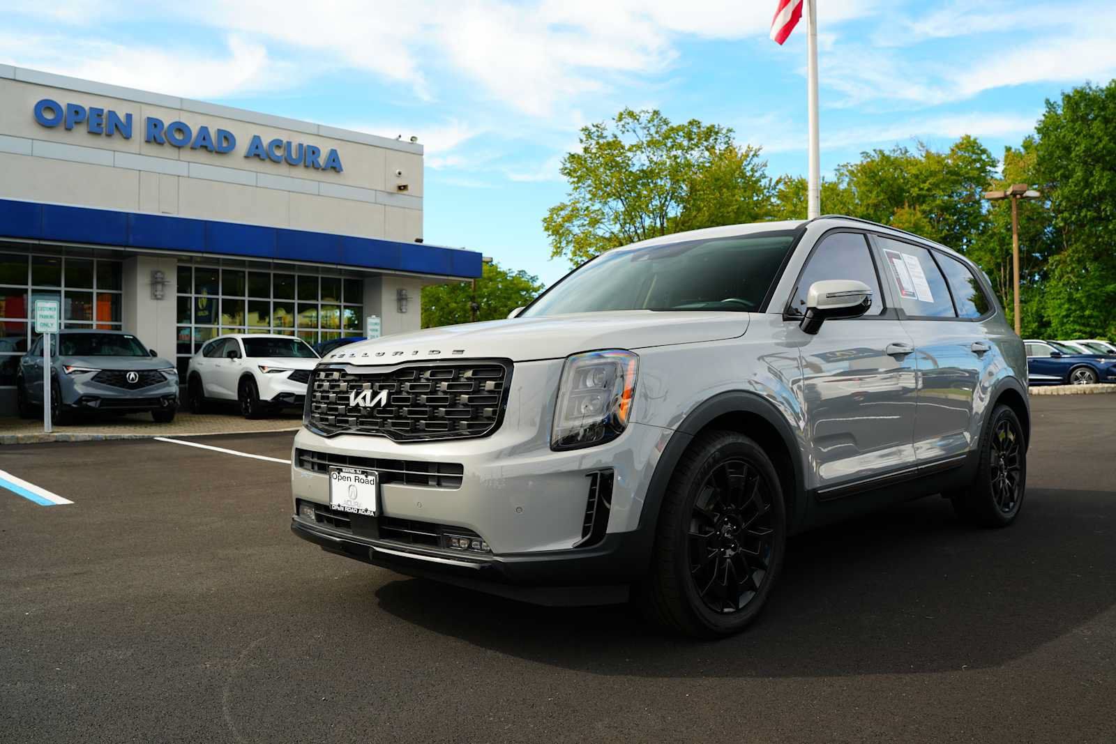 Used 2022 Kia Telluride SX w/ SX Prestige Package AWD/4WD image 3