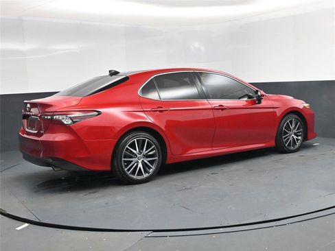 Used 2023 Toyota Camry XLE w/ Navigation Package image 4
