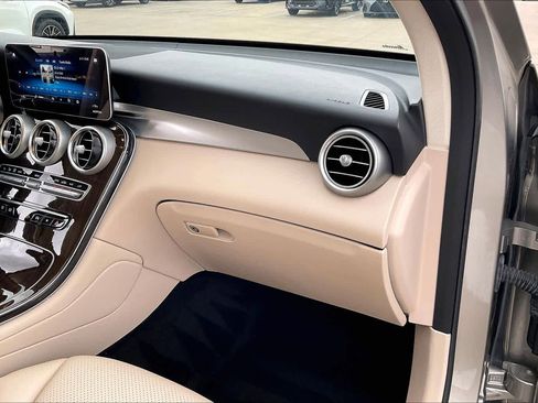 Used 2021 Mercedes-Benz GLC 300 4MATIC image 18