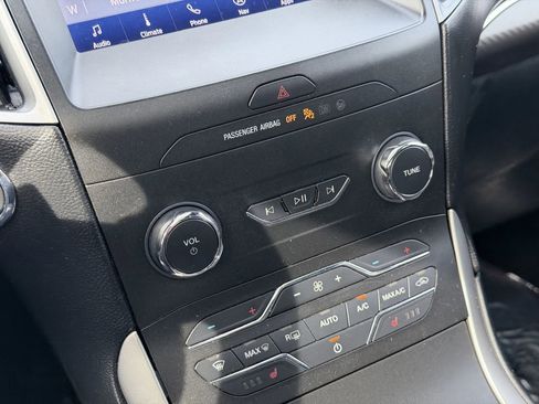 Used 2020 Ford Edge ST-Line w/ Cold Weather Package image 41