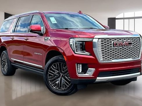 Used 2022 GMC Yukon XL Denali AWD/4WD image 3