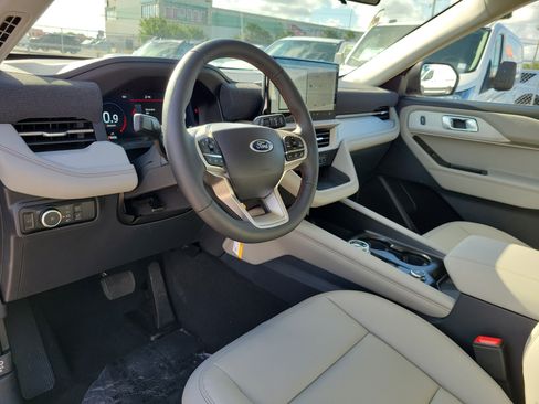 New 2026 Ford Explorer Active w/ Active Comfort Package RWD image 9