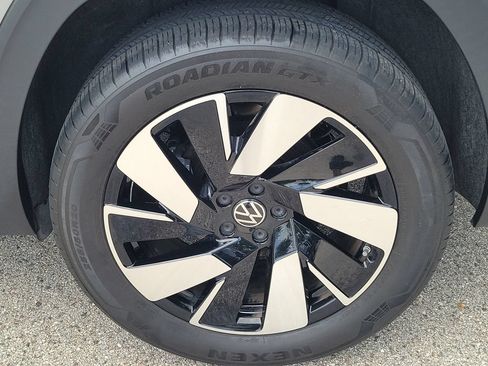 Used 2024 Volkswagen Atlas Cross Sport SE FWD image 7
