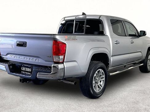 Used 2016 Toyota Tacoma SR5 w/ Towing Package RWD image 2