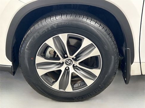 Used 2023 Toyota Highlander L image 30