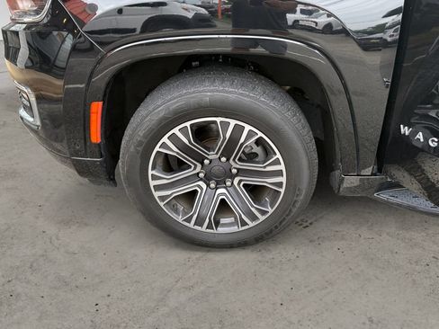 Used 2024 Jeep Wagoneer Series II w/ Flexible Seating Group AWD/4WD image 14