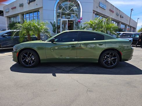 Used 2022 Dodge Charger SXT w/ Blacktop Package image 4