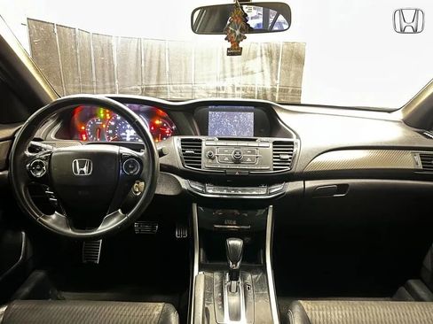 Used 2017 Honda Accord Sport image 9