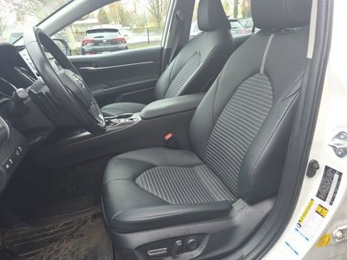 Used 2023 Toyota Camry SE w/ Blackout Package (TMS) image 4