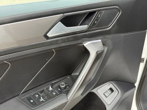 Used 2022 Volkswagen Tiguan SE image 11