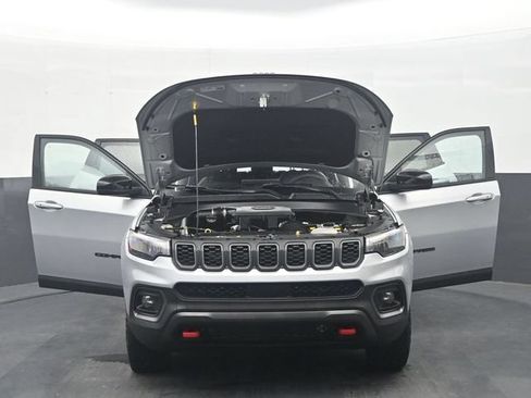 Used 2025 Jeep Compass Trailhawk w/ Trailer Tow Group AWD/4WD image 36