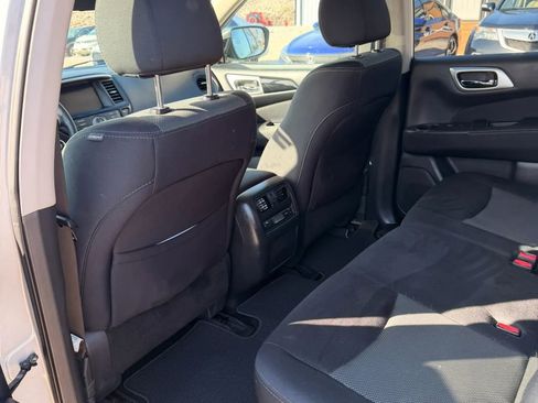 Used 2017 Nissan Pathfinder S image 17