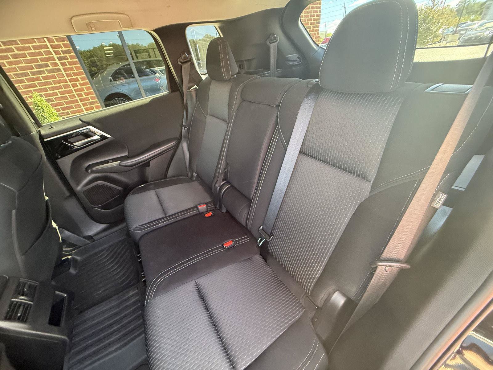 Used 2023 Mitsubishi Outlander ES FWD image 18