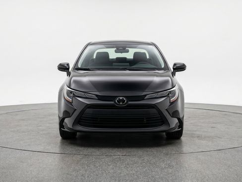 Used 2025 Toyota Corolla LE FWD image 2
