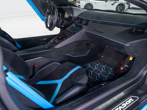 Used 2021 Lamborghini Aventador SVJ image 27