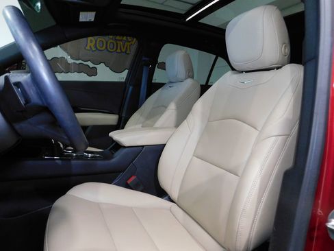 Used 2024 Cadillac XT4 Luxury w/ Cold Weather Package image 40