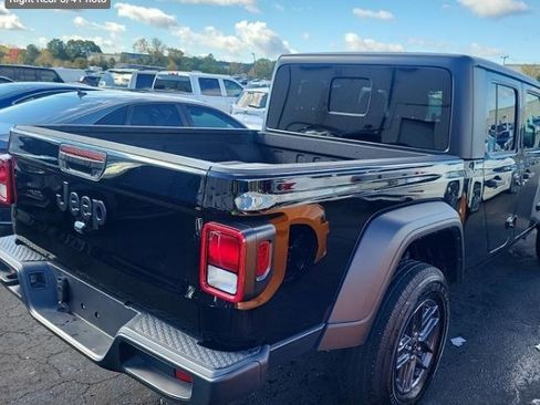 Used 2025 Jeep Gladiator Sport image 21