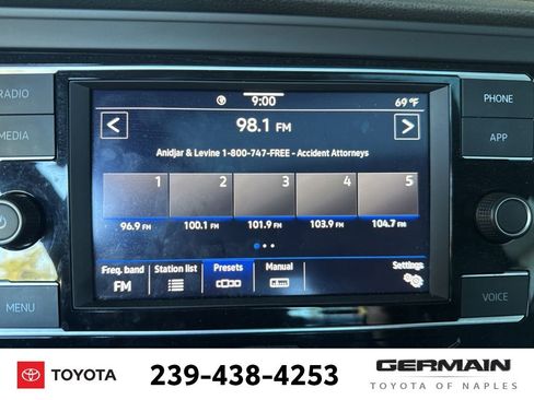 Used 2023 Volkswagen Jetta SE w/ Panoramic Sunroof Package image 21