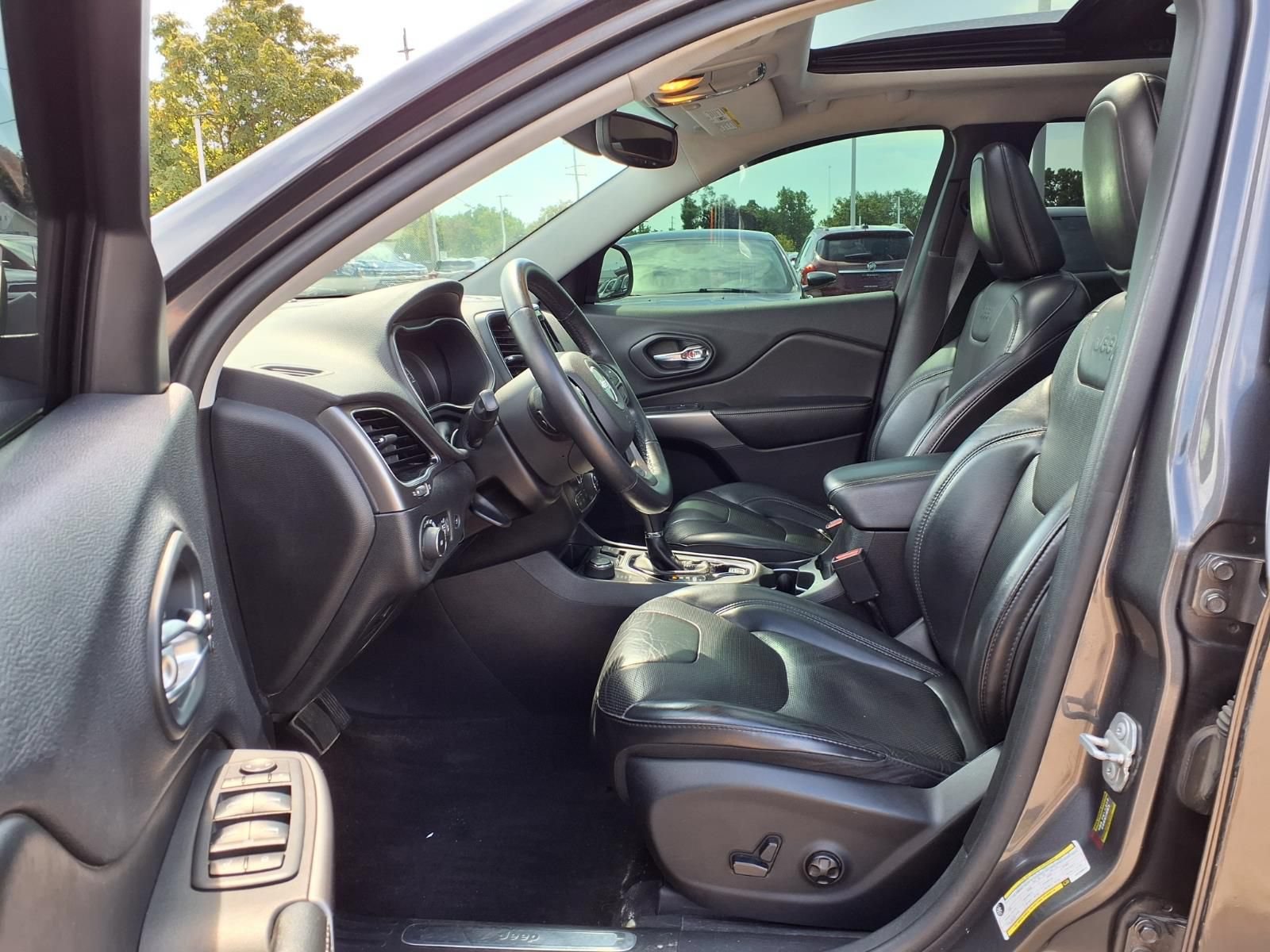 Used 2019 Jeep Cherokee Limited AWD/4WD image 18