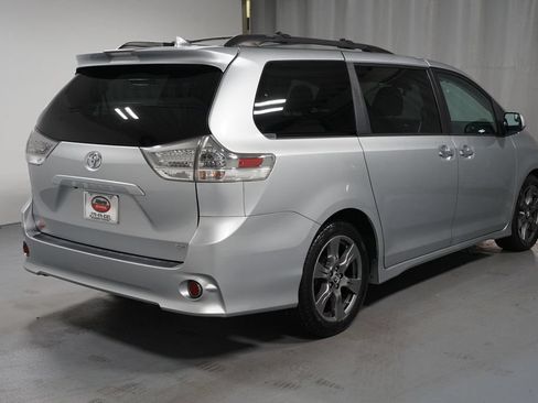 Certified 2020 Toyota Sienna SE FWD image 8