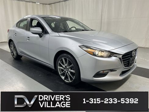 Used 2018 MAZDA MAZDA3 Touring image 1