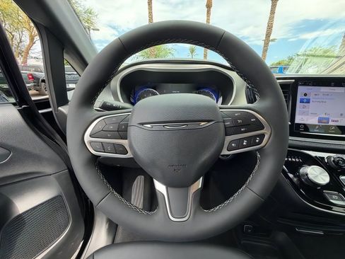 New 2027 Chrysler Pacifica Select FWD image 23