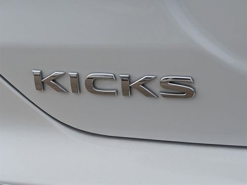 Certified 2025 Nissan Kicks Play S image 8