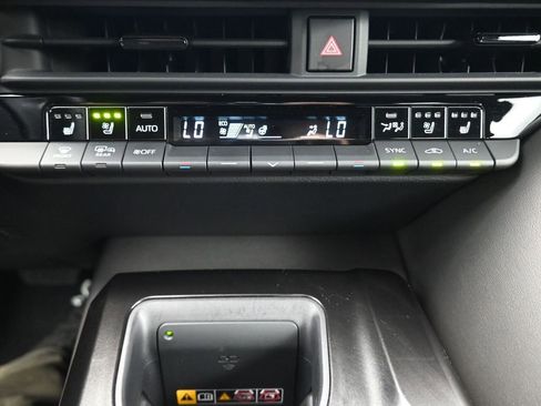 Used 2026 Toyota Crown AWD/4WD image 9