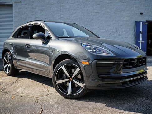 Used 2024 Porsche Macan w/ Premium Plus Package image 8