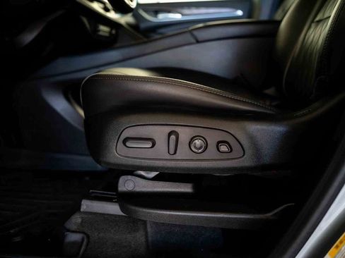 Used 2023 Buick Enclave Avenir image 18