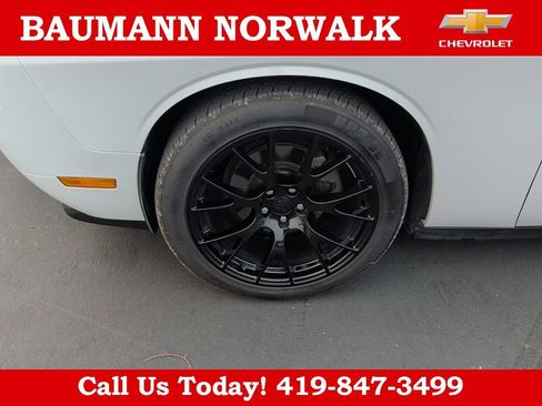 Used 2013 Dodge Challenger SXT RWD image 18