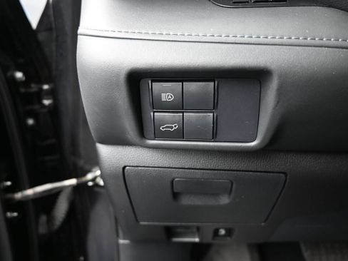 Used 2021 Toyota Highlander XLE image 31