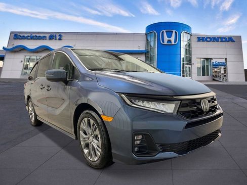 New 2026 Honda Odyssey Touring image 7