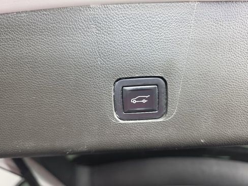 Used 2022 Chevrolet Traverse Premier w/ Redline Edition AWD/4WD image 38