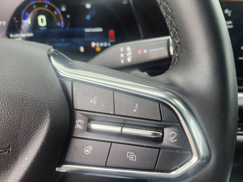 Used 2025 Chevrolet Equinox LT w/ Convenience Package II image 11