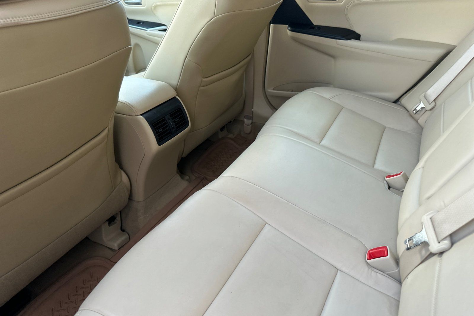 Used 2015 Toyota Camry XLE FWD image 14