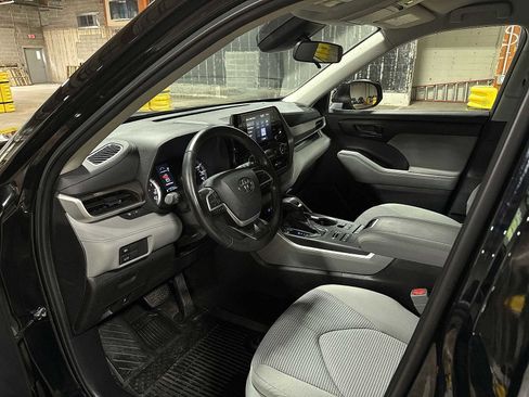Certified 2022 Toyota Highlander LE image 29