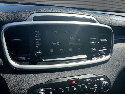 Used 2019 Kia Sorento AWD image 14