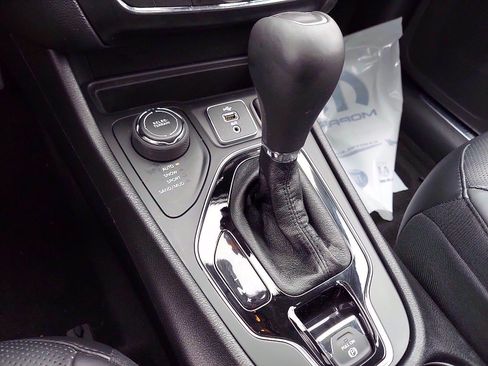 Certified 2019 Jeep Cherokee Limited image 16