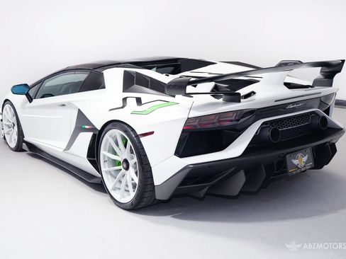 Used 2021 Lamborghini Aventador SVJ AWD/4WD image 7