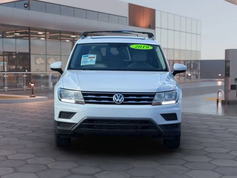 Used 2019 Volkswagen Tiguan SE AWD/4WD image 2
