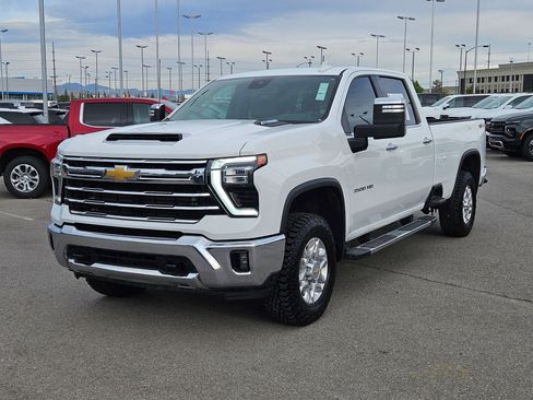 Used 2024 Chevrolet Silverado 3500 LTZ w/ LTZ Convenience Package AWD/4WD image 8