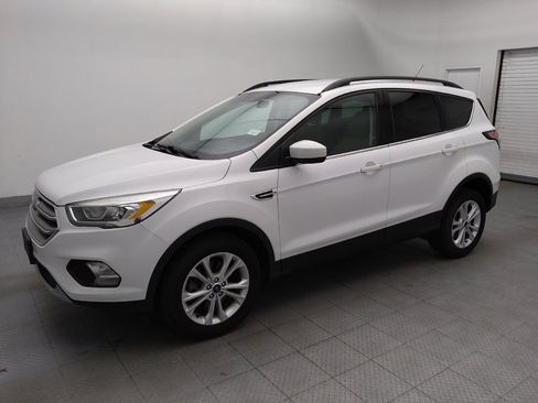 Used 2017 Ford Escape SE w/ Equipment Group 201A AWD/4WD image 2