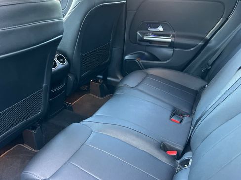 Used 2021 Mercedes-Benz GLA 250 4MATIC image 5