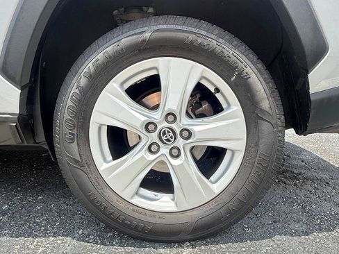 Used 2020 Toyota RAV4 XLE FWD image 18