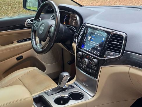Used 2020 Jeep Grand Cherokee Limited w/ Luxury Group II image 16