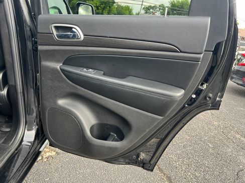 Used 2018 Jeep Grand Cherokee Altitude AWD/4WD image 28