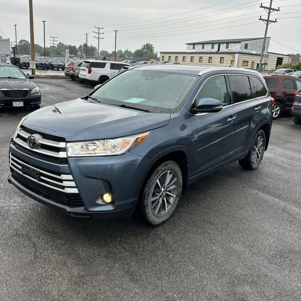 Used 2018 Toyota Highlander XLE AWD/4WD image 1